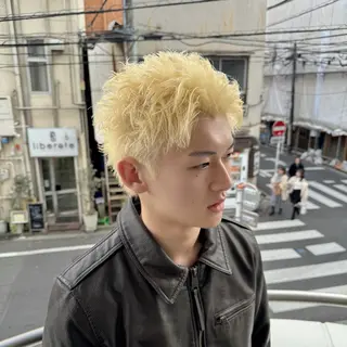 メンズ メンズ特化シャドウパ ーマラウンドマッシュのヘアスタイル