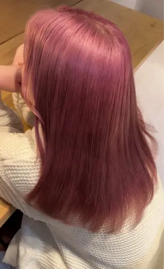 カラー ニトウ レイナのヘアスタイル