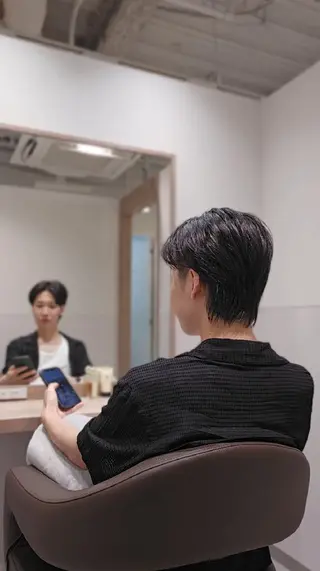 ショート メンズ 縮毛矯正をしている人 のためのカラーのヘアスタイル