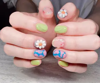 ネイル R inのネイルデザイン