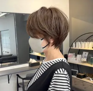 ショート カラー 林 美佑のヘアスタイル