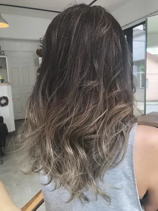 ミディアム カラー 林 梓のヘアスタイル