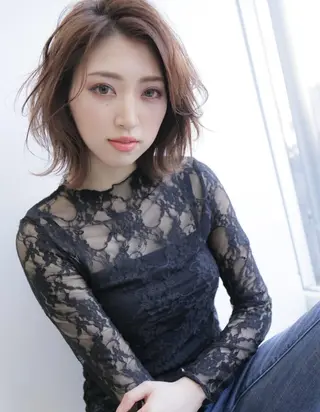 ミディアム 須賀 知穂のヘアスタイル