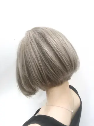 ショート ブリーチカラー☆ 再生トリートメントのヘアスタイル