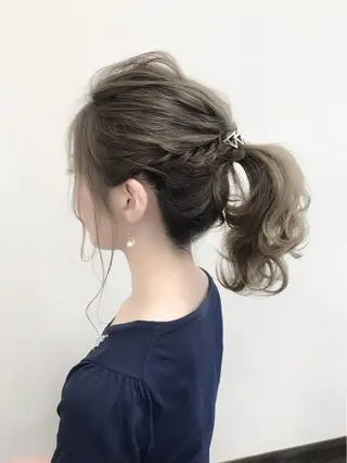 セミロング ヘアアレンジ 沢田 瞳のヘアスタイル