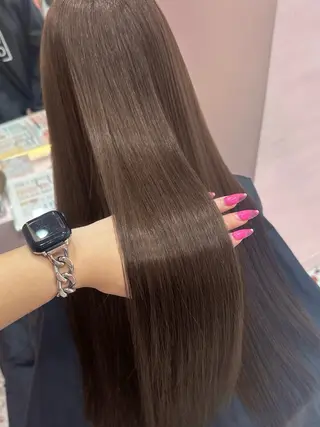 ロング カラー 𝑴𝑶𝑲𝑨渋谷 トレンド韓国ヘア🩷のヘアスタイル