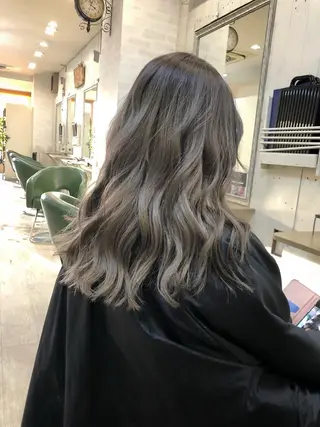 セミロング 韓国レイヤー外国人風 透明感カラー髪質改善のヘアスタイル