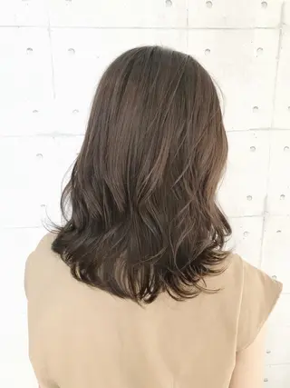 ミディアム カラー 高木 麻知子のヘアスタイル