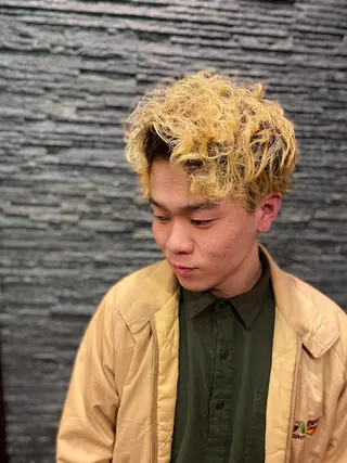 ミディアム カラー パーマ メンズ 岡本 宗士のヘアスタイル