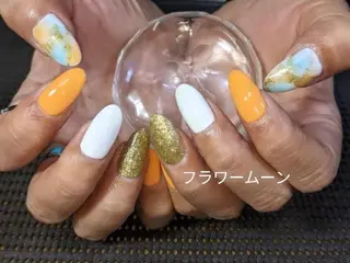 ネイル フラワー ムーンのネイルデザイン