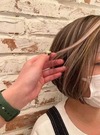 ショート ハイトーン/ ダブルカラー/透明感のヘアスタイル