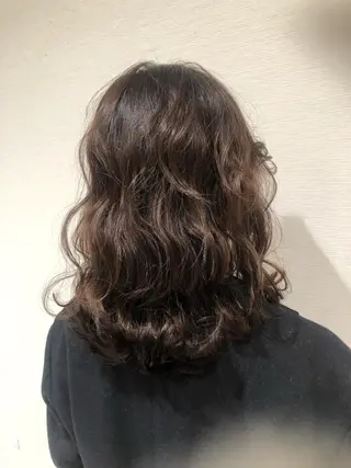 ミディアム カラー 赤阪 優奈のヘアスタイル
