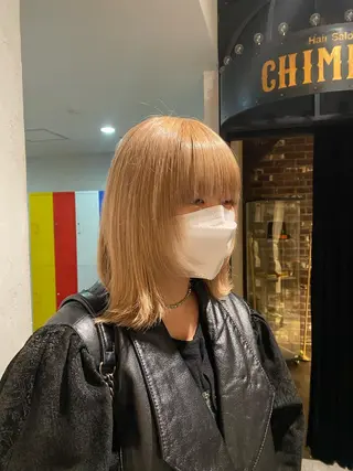 ミディアム ブリーチカラー/ブロ ンドレイヤーカットのヘアスタイル