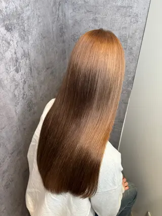 ロング カラー 肌に馴染むハイトーン /ミルクティーカラーのヘアスタイル