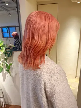 セミロング カラー 須藤 優真 切りっぱなしボブのヘアスタイル