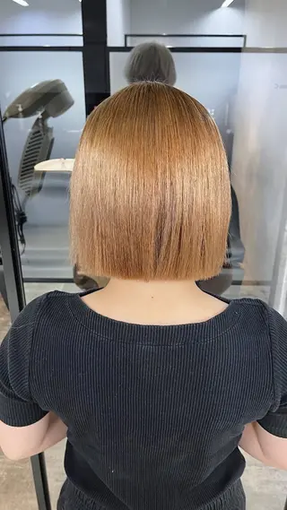 ショート け んブリーチ縮毛矯正のヘアスタイル