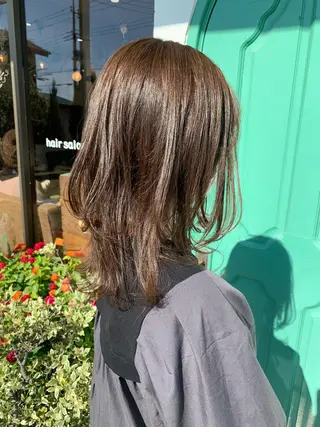 セミロング 佐藤 美咲のヘアスタイル