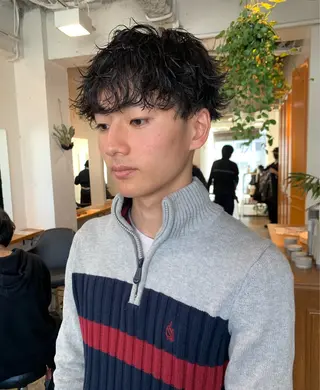 ショート パーマ メンズ グランジヘア 無造作ヘアHYUGAのヘアスタイル