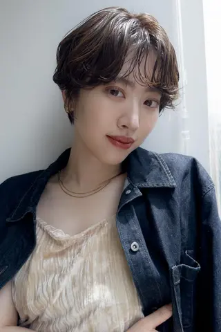 ミディアム HITOMI .のヘアスタイル