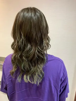 ロング カラー 蓮見  友里のヘアスタイル