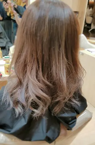 セミロング 中村 真依のヘアスタイル