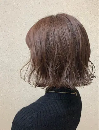 ショート なつめ🐶ショート ベージュカラーのヘアスタイル