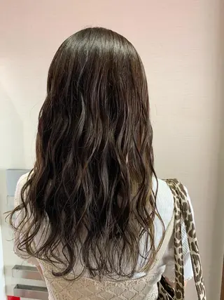 ロング カラー 蓮見  友里のヘアスタイル