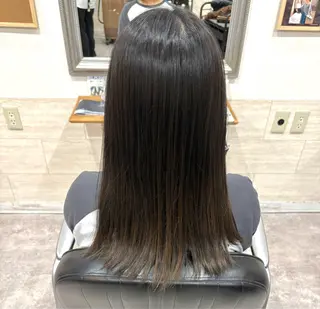 ロング カラー 堀川 希歩のヘアスタイル