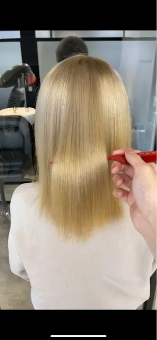 ミディアム け んブリーチ縮毛矯正のヘアスタイル