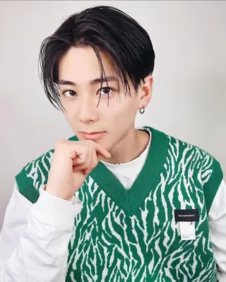 ミディアム メンズ メンズ特化 韓国/曲がる縮毛矯正のヘアスタイル