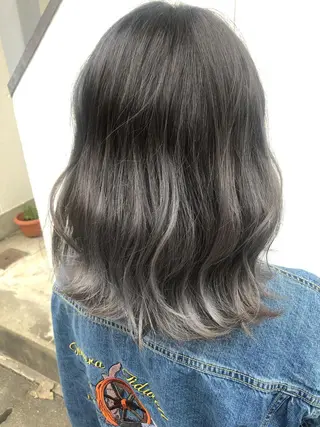 ミディアム カラー インナーカラー 推し ブリーチ  髪質改善のヘアスタイル