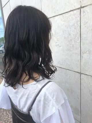ミディアム 加瀬 真弓のヘアスタイル