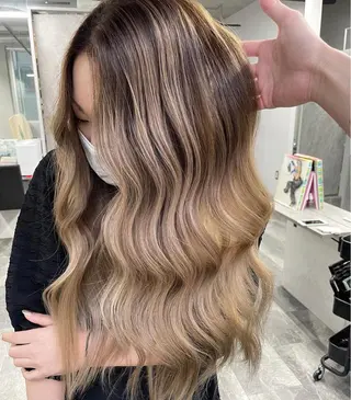 ロング 榎園 由美のヘアスタイル