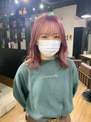セミロング カラー ミルクティーベージュ ブリーチ 店長 清水のヘアスタイル