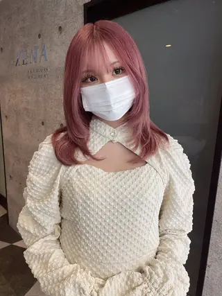 ミディアム GEM YURI ハイトーンカラーのヘアスタイル