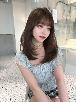 カラー セミロング Lond Roleのヘアスタイル