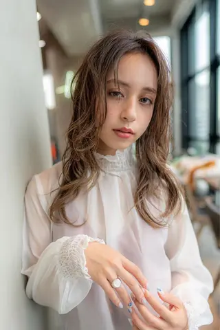 セミロング カラー 10月限定モニター 髪質改善美髪矯正のヘアスタイル