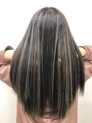 セミロング 艶髪/ハイトーン Sherryのヘアスタイル