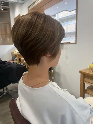 ショート カラー 三島 有佳里のヘアスタイル