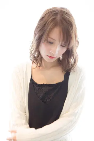 ミディアム KAJI MANAMIのヘアスタイル