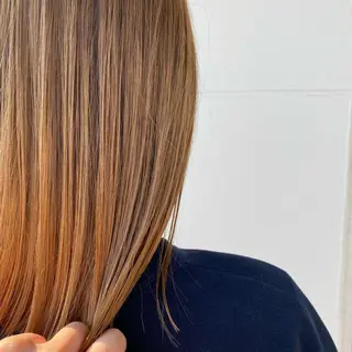 ミディアム カラー 佐藤 彩香のヘアスタイル