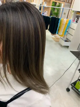 カラー TERUYA shionのヘアスタイル