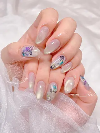 MoON...❤︎ MeGuのネイルデザイン