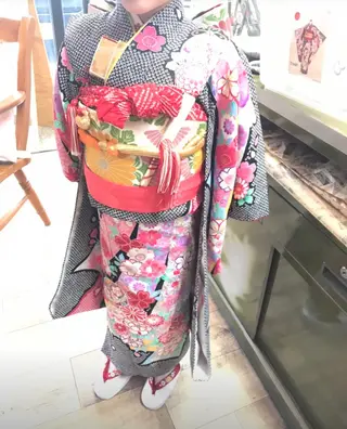 repos（ルポ） 有馬のマツエク・マツパデザイン