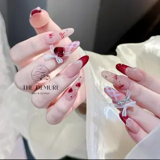 ネイル Demure リリス　銀座店のネイルデザイン