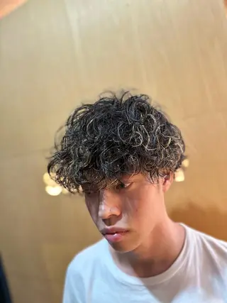 ミディアム フェードとパーマ特化 小池 魔裟斗のヘアスタイル