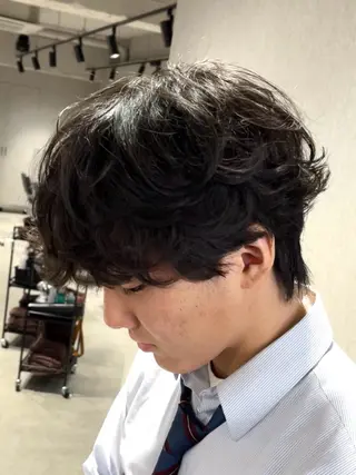 ショート カラー パーマ メンズ 【シャドウパーマ センターパート】義心のヘアスタイル