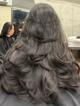 ロング Miho/海外レイヤ ー/縮毛矯正のヘアスタイル