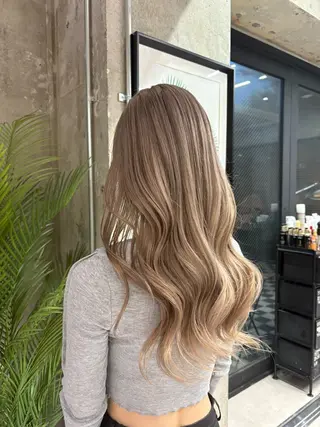 ロング カラー KAEDE🌺Wカ ラー/ホワイトカラーのヘアスタイル