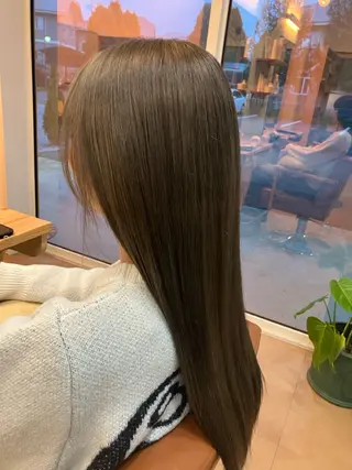 カラー ワンワールドパルク momokaのヘアスタイル